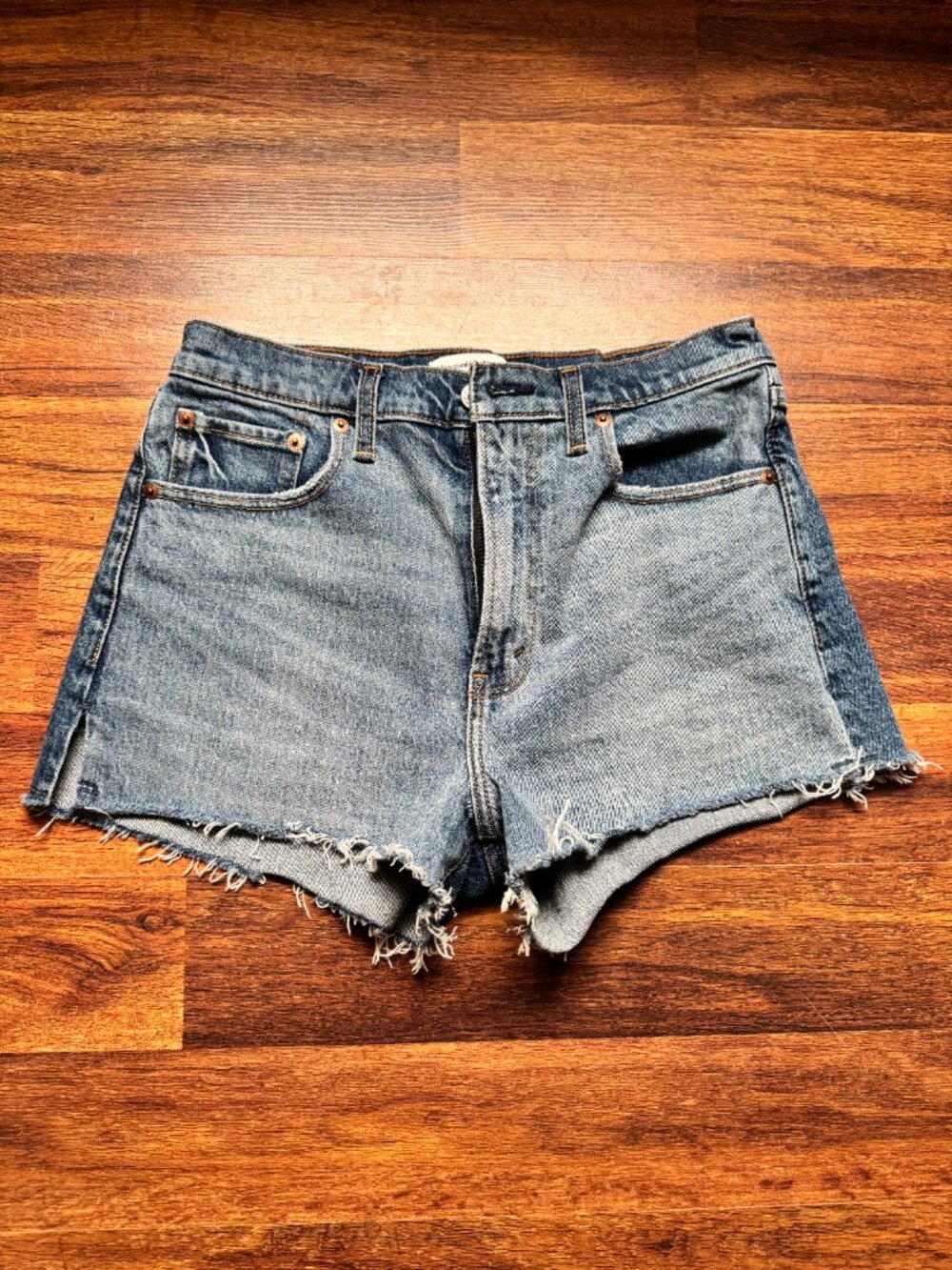 Abercrombie & Fitch The Mom Short, High Rise, Size 27